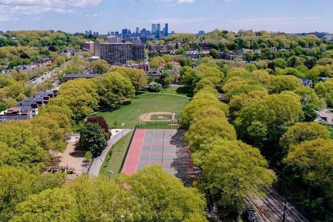 Building Photo - 9 Regent Cir