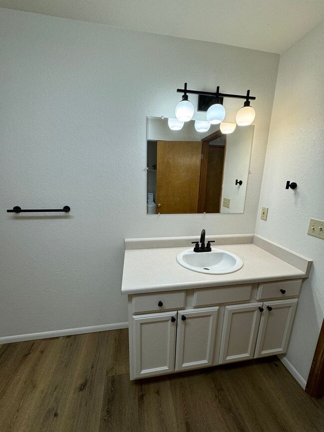 Building Photo - Newly Renovated Farmhouse style unit with ...