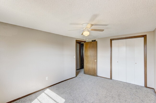 Building Photo - Discover Your New Home: 2-Bedroom Duplex Now Available in Edmond, OK!