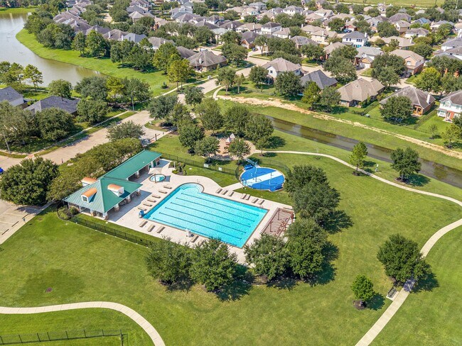 Building Photo - 7711 Summer Shore Dr