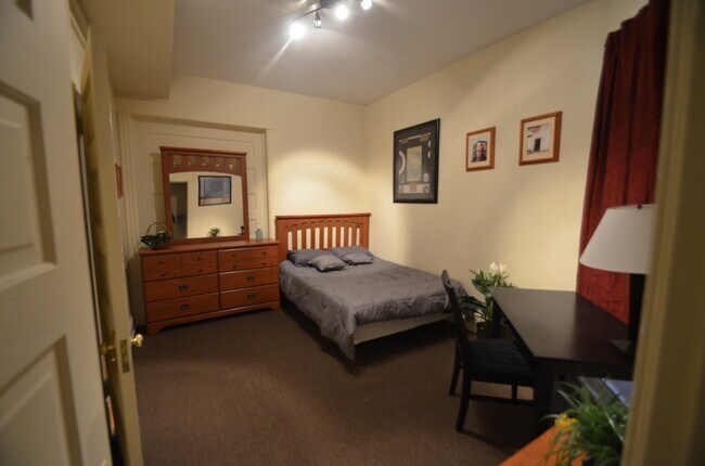 Building Photo - (4) Four Bed DePaul Location ** Video tour...