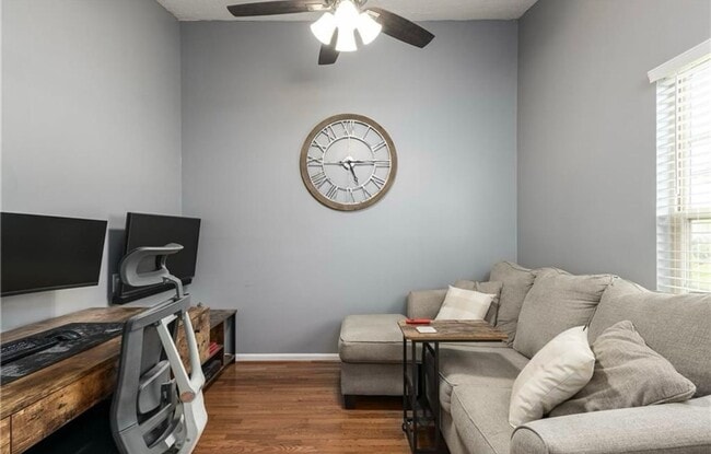 Building Photo - 3BR/2BR Home For Rent - Fenced Back Yard w...