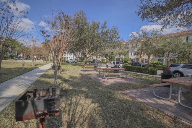 Building Photo - 146 Aragon Way