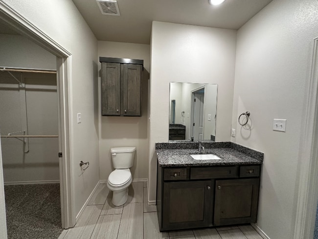 Building Photo - 5827 Urbana Pl