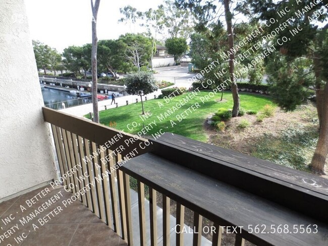 Building Photo - 9212 Marina Pacifica Dr N