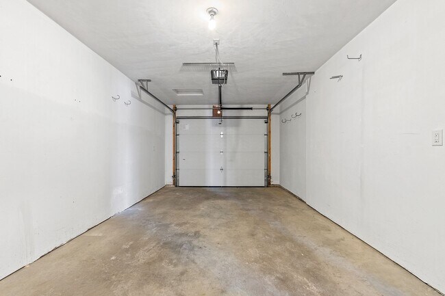 Building Photo - 363 Meadow View Rd