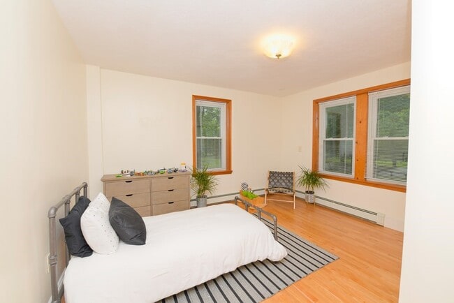 Building Photo - 315 St Paul St