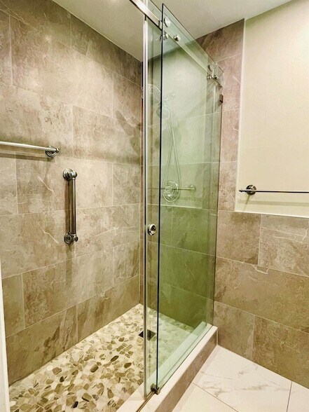 Building Photo - 612 Hummingbird Ln