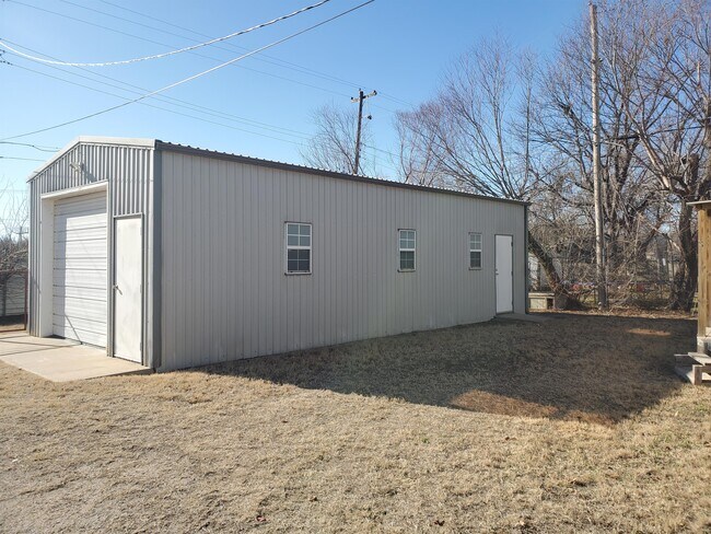 Building Photo - 2553 Everitt Dr