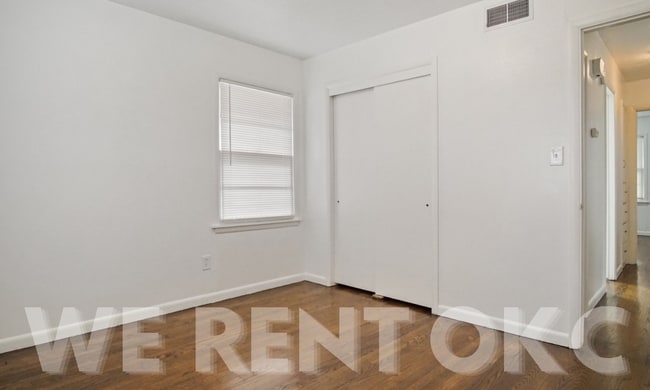 Building Photo - 132 W Jarman Dr