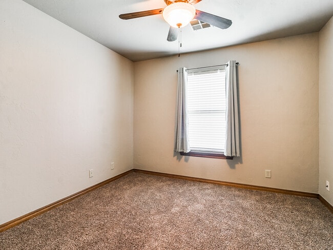 Building Photo - 15609 Traditions Dr