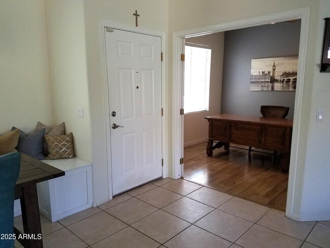 Building Photo - 646 E El Monte Pl