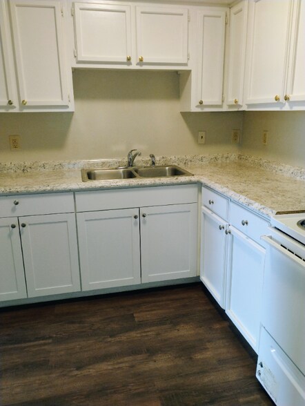 Building Photo - 1754 Cedar Lake Dr