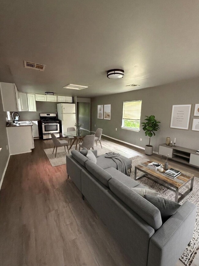 Building Photo - 1 Bedroom in the Heart of OKC