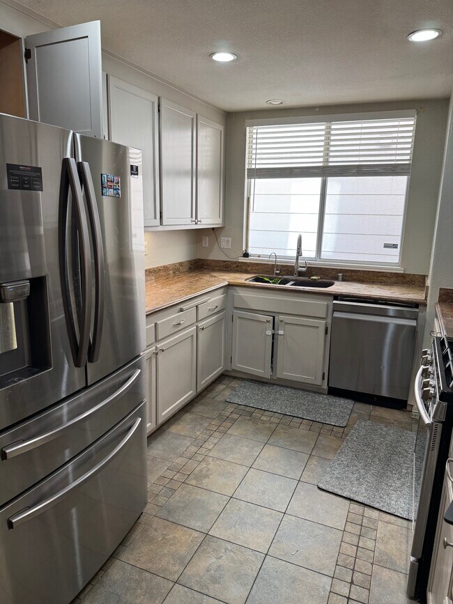 Building Photo - 39842 Potrero Dr