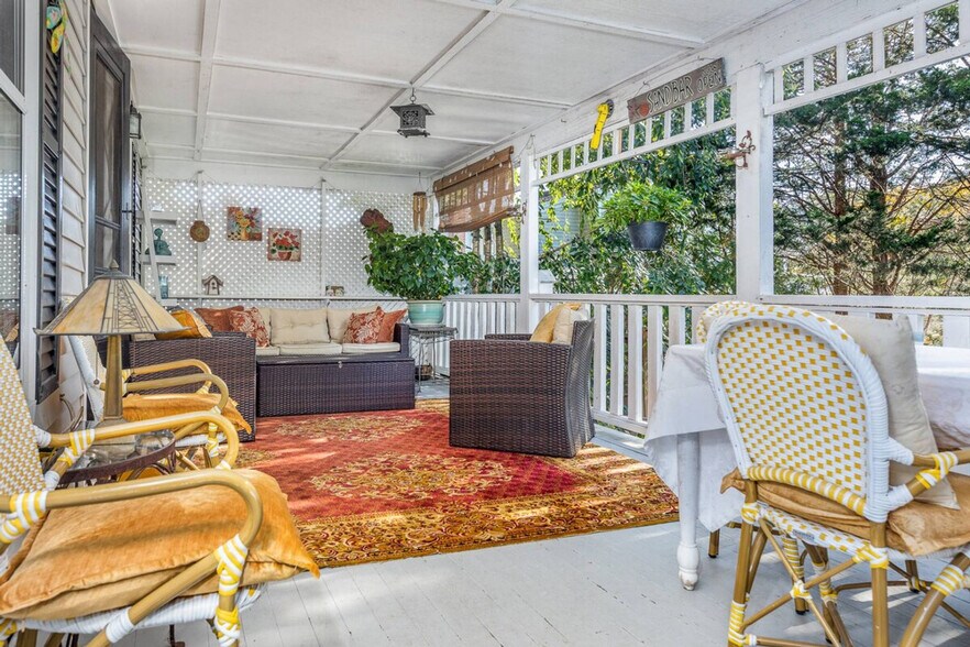 Building Photo - 27 Blaney St