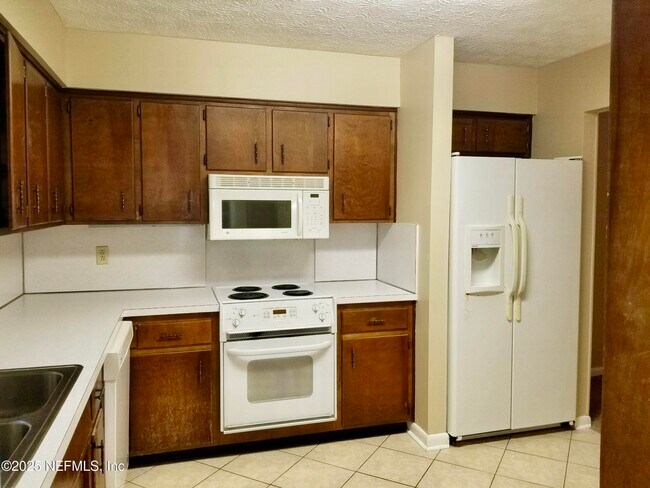 Building Photo - 2758 Oakdale Dr W