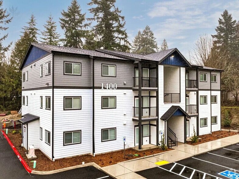 Building Photo - Summit Vista