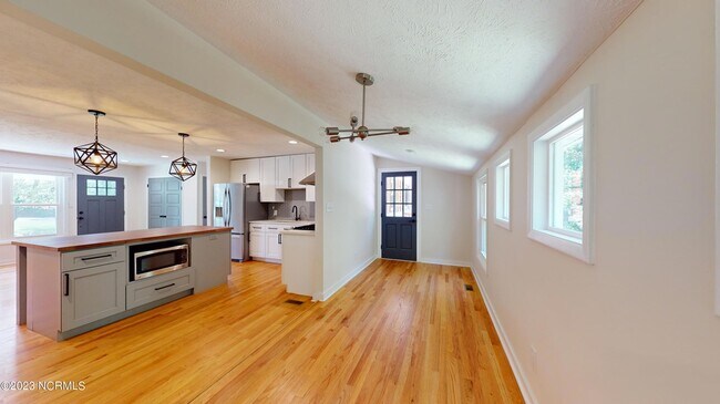 Building Photo - 505 W Rhode Island Ave