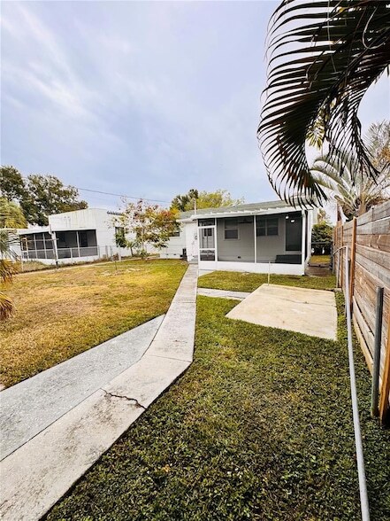 Building Photo - 2837 18th Ave N