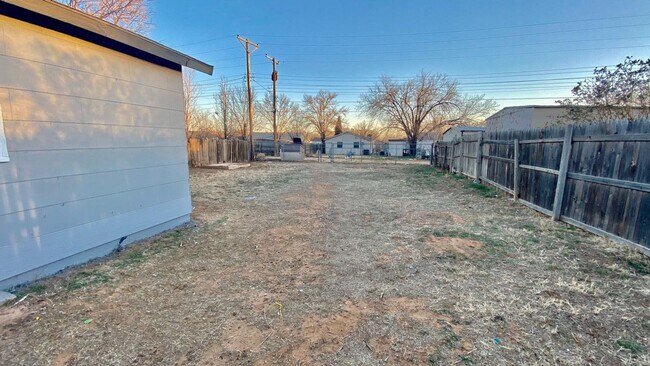 Building Photo - $0 First Month's Rent / $0 Deposit at Move-in