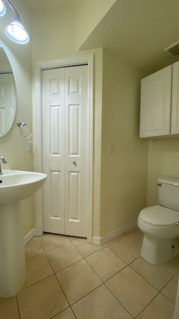 Building Photo - Gorgeous Light & Bright 3 Bedroom 2.5 Bath Townhome Corner Unit!!