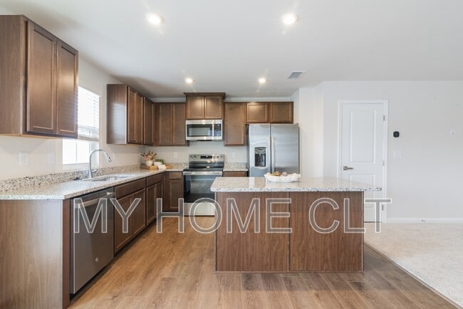 Building Photo - 6067 Bridle Crk Dr