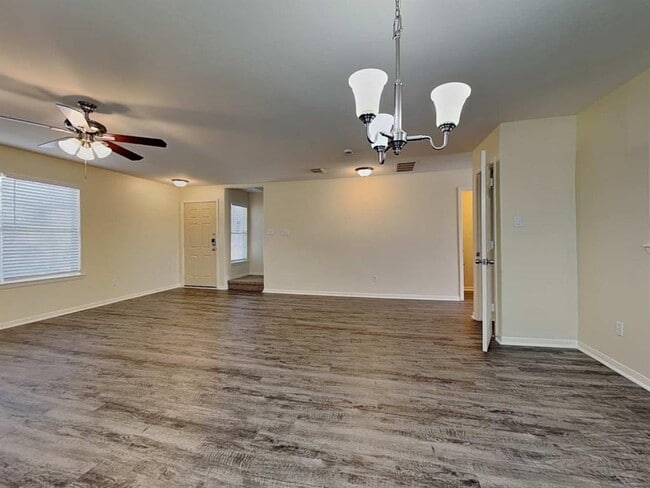 Building Photo - 6424 Mountain Pines Ln