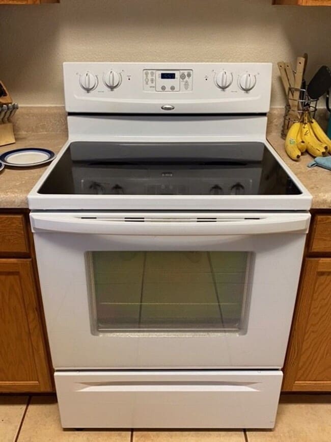 Building Photo - 3 BDR 2 Bath in Chaparral Village neighborhood.