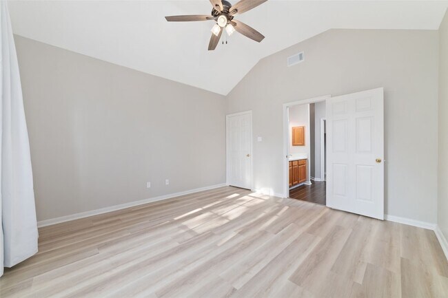 Building Photo - 28207 Laura Ct