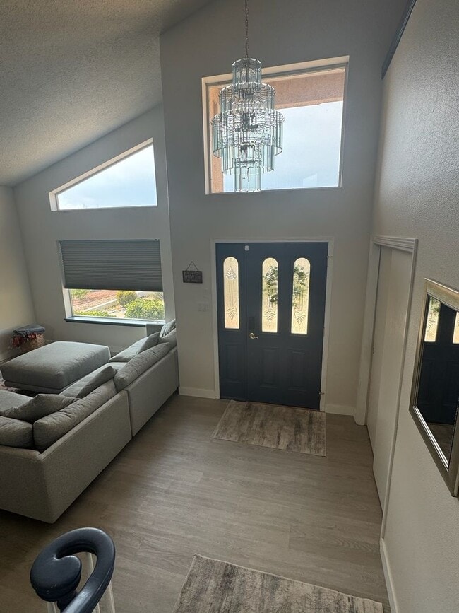 Building Photo - Fully Updated 3BR/2.5BA in Desirable Lampl...