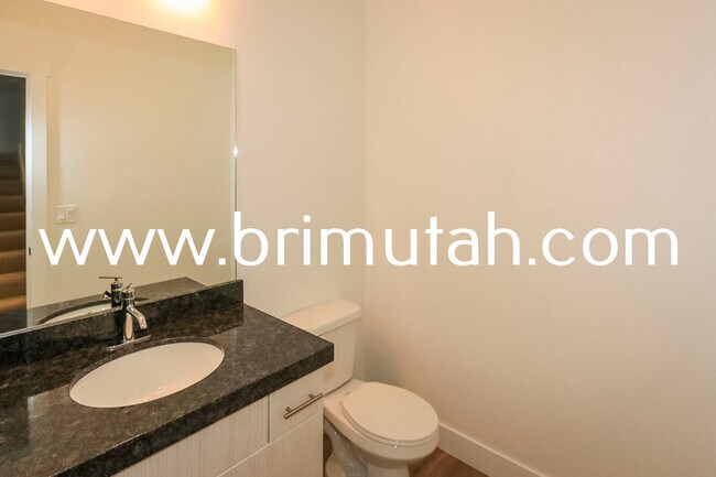 Building Photo - 9204 S. Holiday Bowl Court