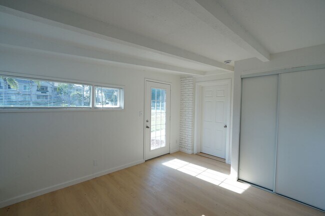 Building Photo - 1443 N Riverside Ave