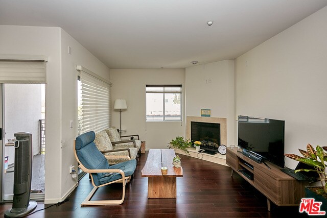 Building Photo - 733 S Manhattan Pl