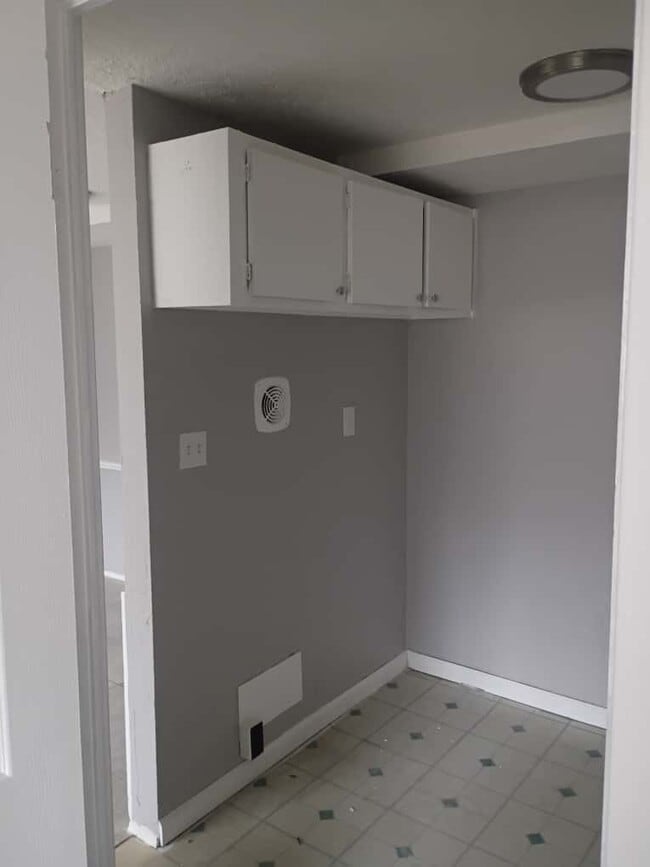 Building Photo - 13444 Euclid Ave