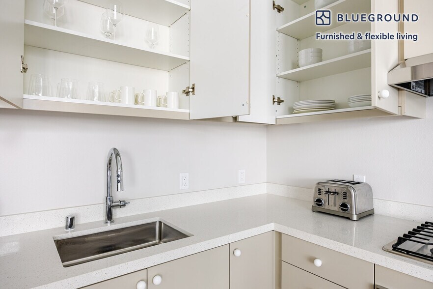 Building Photo - 200 Mesnager St