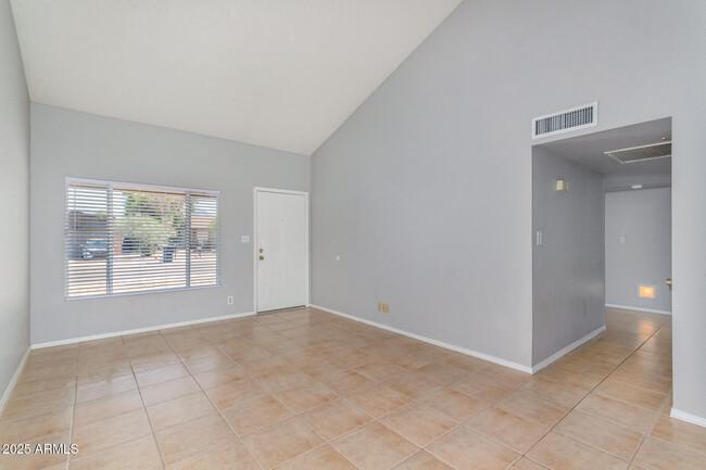 Building Photo - 9353 E Altadena Ave