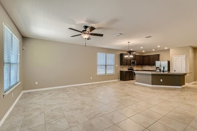 Building Photo - 3BR/2 Bath 1-Story on greenbelt, loads of extras!