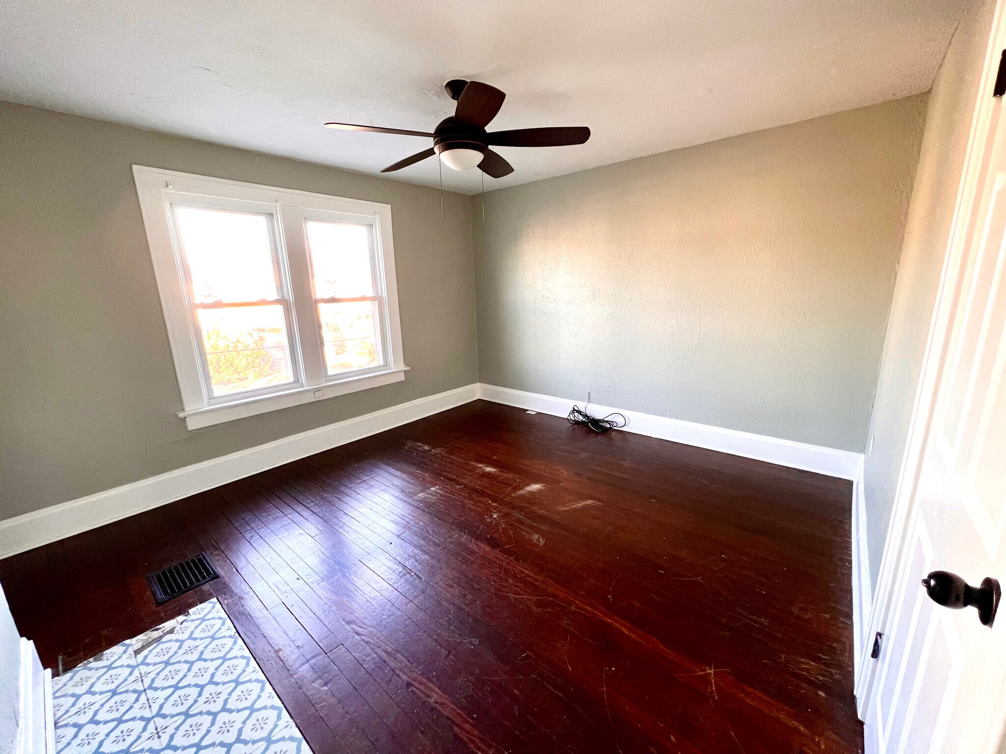 Building Photo - 1157 E Whittier St