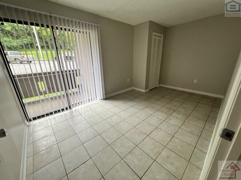 Building Photo - 915 S Seminole Dr