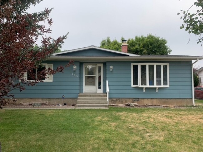 Primary Photo - Cozy Stand Alone Home with Fenced Yard