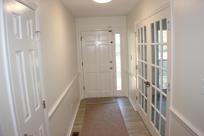 Building Photo - 3193 Carriage Ln