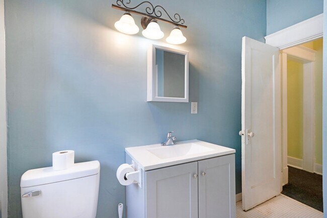 Building Photo - Charming Historic 2BR Apartment with Garag...
