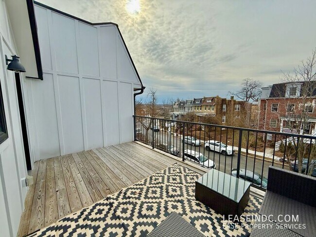Building Photo - 1262 Holbrook Terrace NE