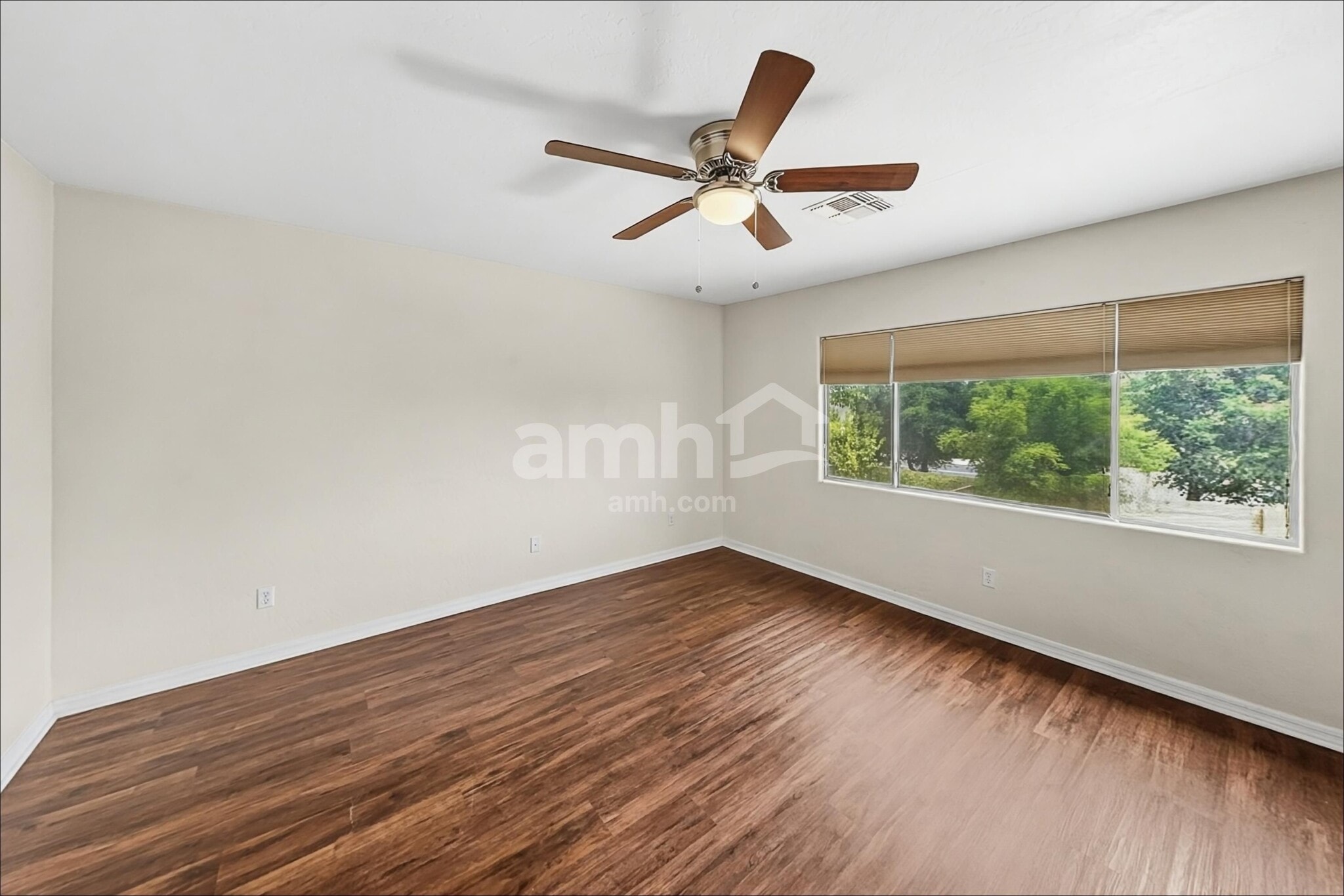 Building Photo - 14493 W Weldon Ave