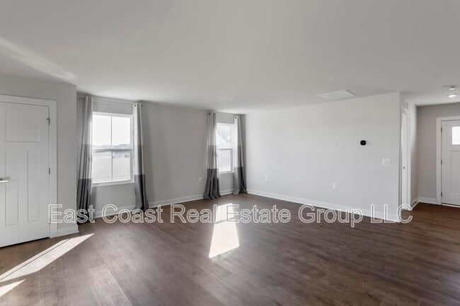 Building Photo - 632 Perspective Pl