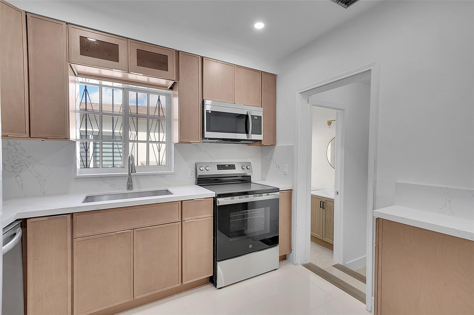 Building Photo - 330 SW 48th Ave