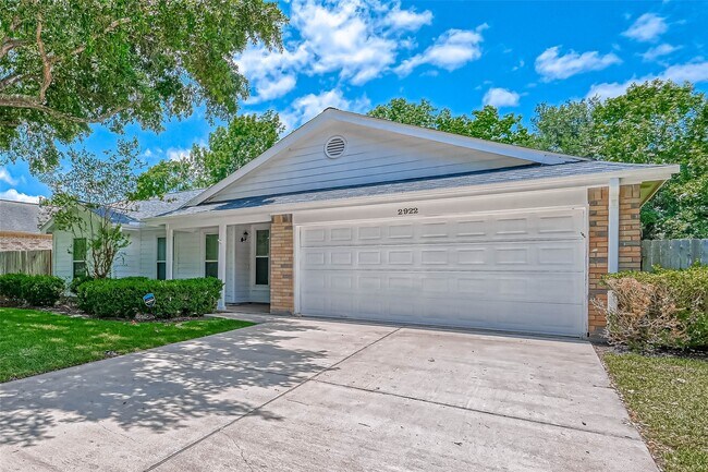 Building Photo - 2922 Lakefield Way