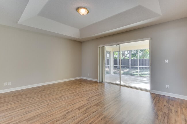 Building Photo - 14185 Greentree Dr