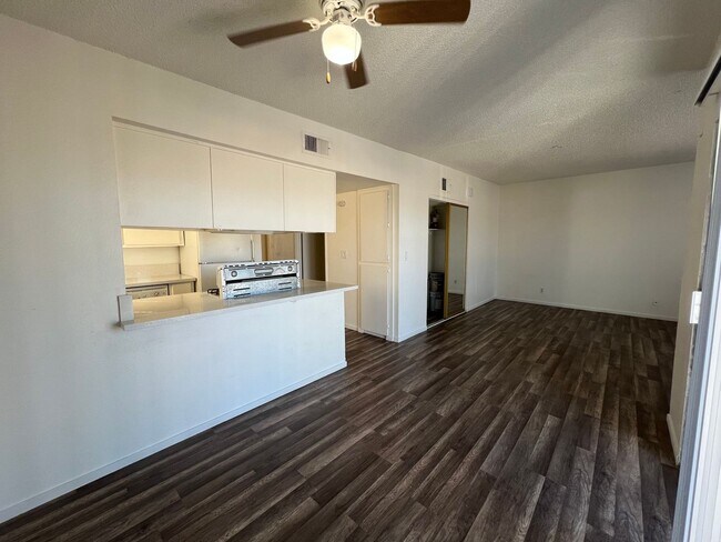 Building Photo - 6942 Appleton Dr